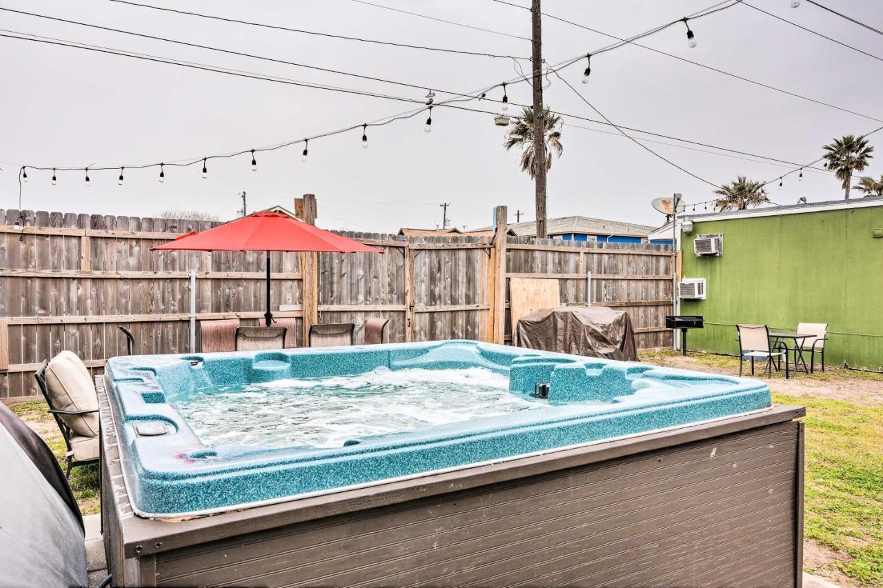 Beautiful Galveston Apt With Deck Less Than 3 Mi To Dtwn! Bagian luar foto