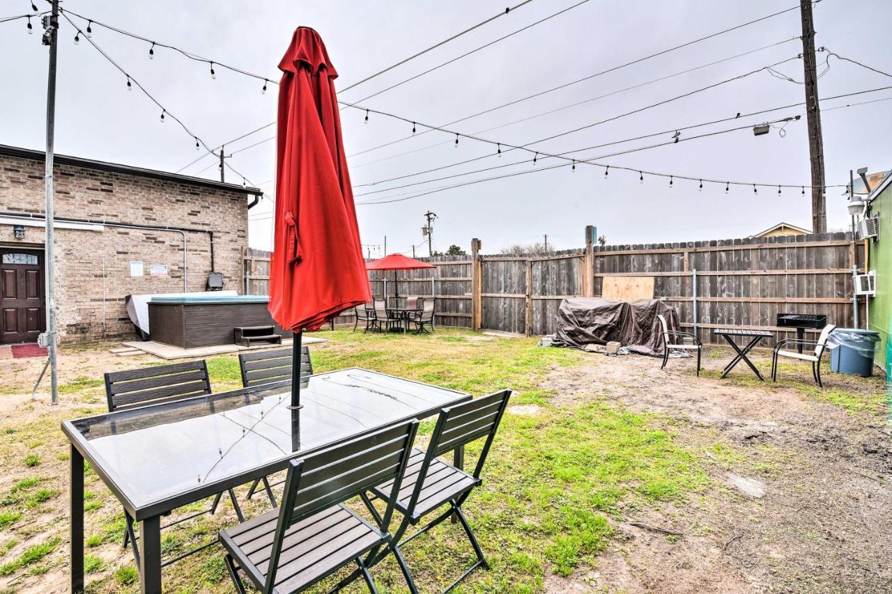 Beautiful Galveston Apt With Deck Less Than 3 Mi To Dtwn! Bagian luar foto