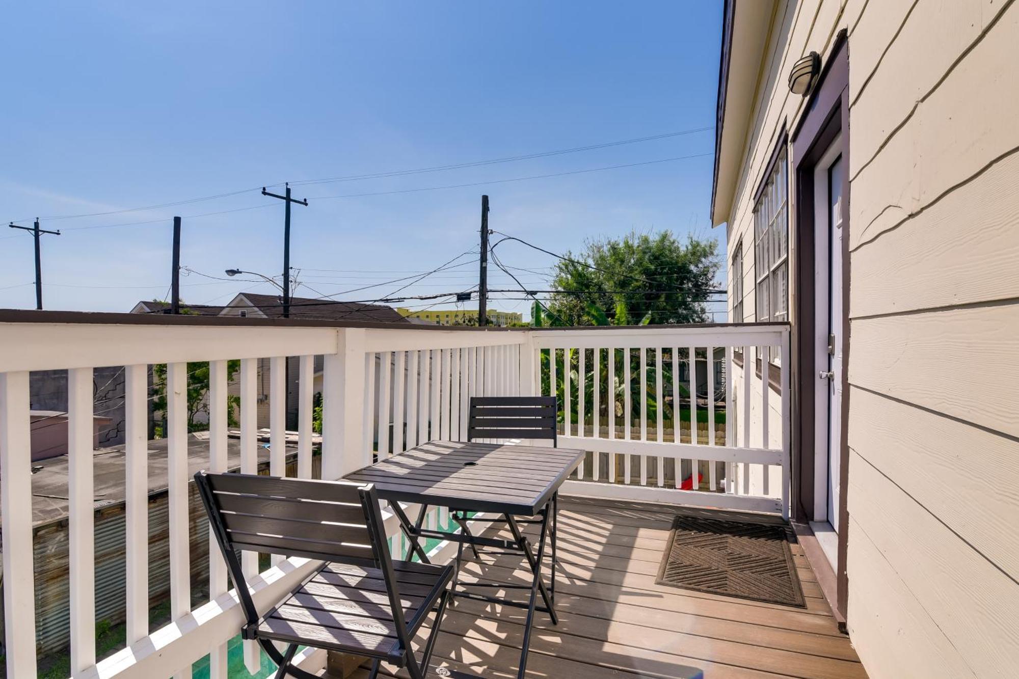 Beautiful Galveston Apt With Deck Less Than 3 Mi To Dtwn! Bagian luar foto