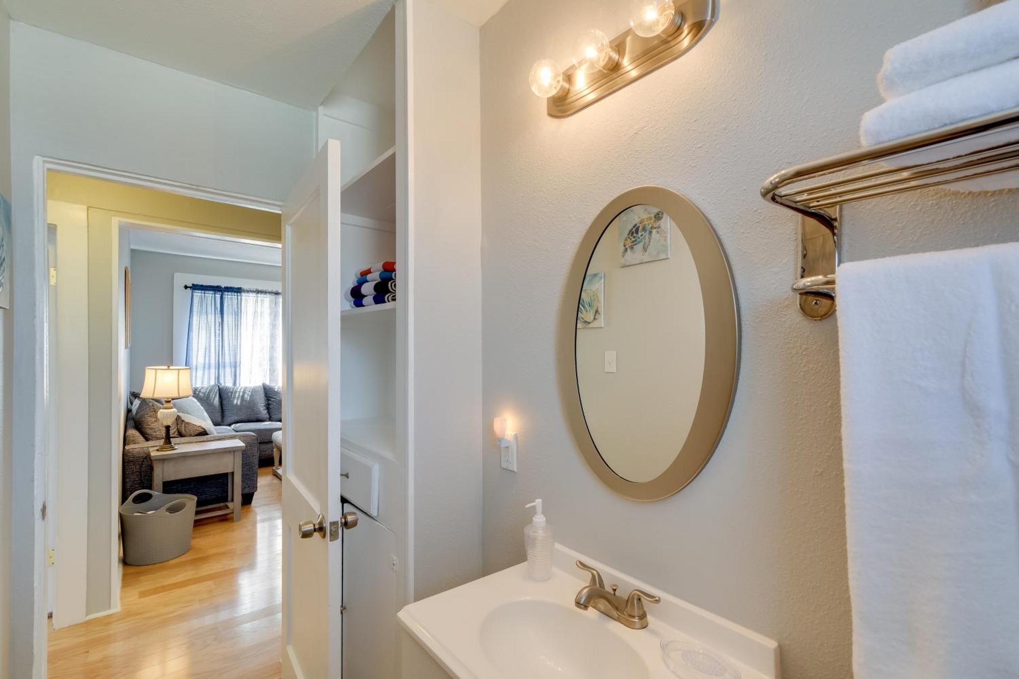 Beautiful Galveston Apt With Deck Less Than 3 Mi To Dtwn! Bagian luar foto