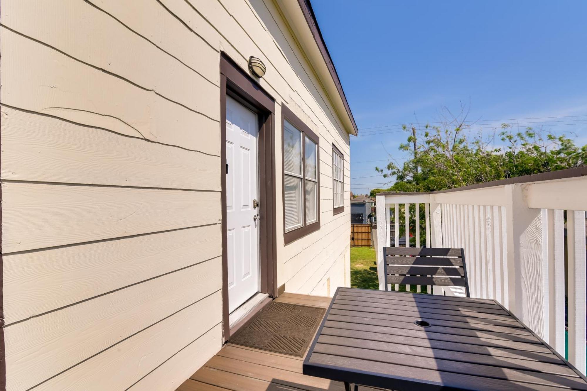 Beautiful Galveston Apt With Deck Less Than 3 Mi To Dtwn! Bagian luar foto