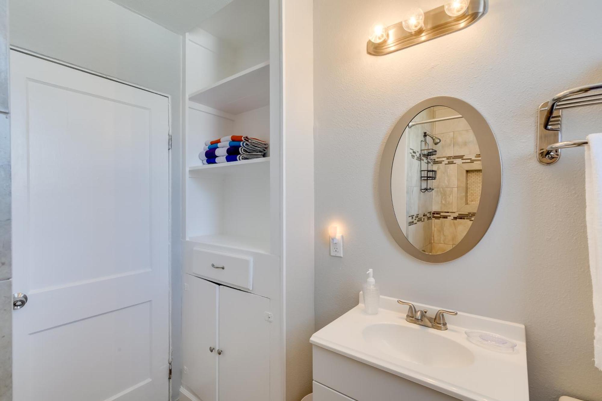 Beautiful Galveston Apt With Deck Less Than 3 Mi To Dtwn! Bagian luar foto
