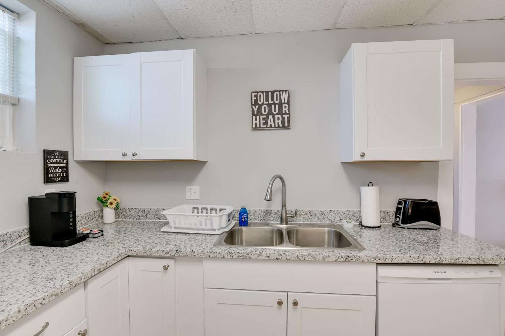 Beautiful Galveston Apt With Deck Less Than 3 Mi To Dtwn! Bagian luar foto